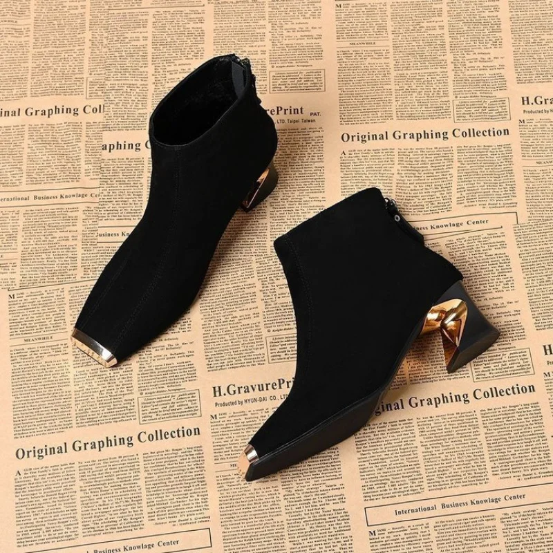 2025 New Women’s Retro Square Toe Suede Ankle Boots – Metal Toe Back Zipper Chunky Heel Boots Design Autumn Winter 2025 New Women's Retro Square Toe Suede Ankle Boots - Metal Toe Back Zipper Chunky Heel Boots Design Autumn Winter