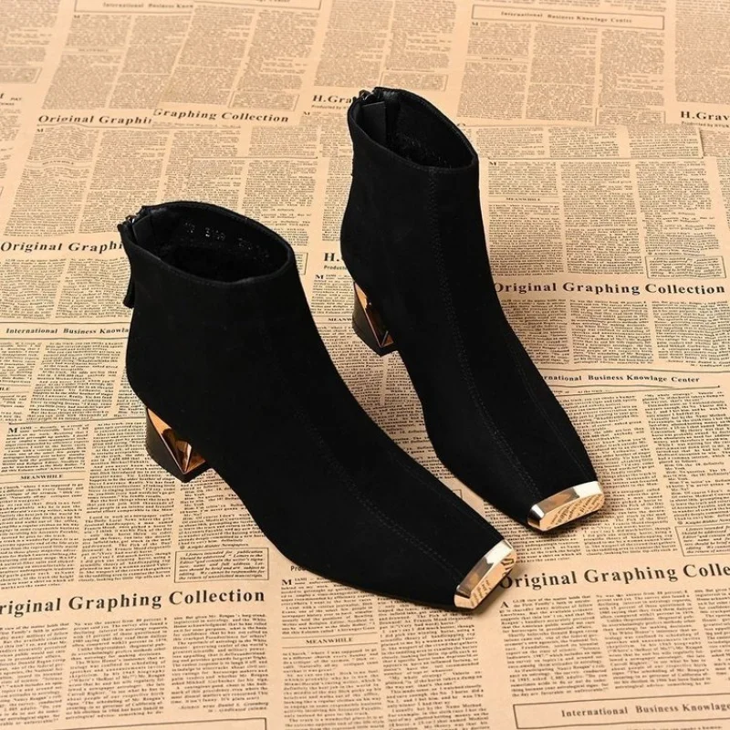 2025 New Women’s Retro Square Toe Suede Ankle Boots – Metal Toe Back Zipper Chunky Heel Boots Design Autumn Winter 2025 New Women's Retro Square Toe Suede Ankle Boots - Metal Toe Back Zipper Chunky Heel Boots Design Autumn Winter