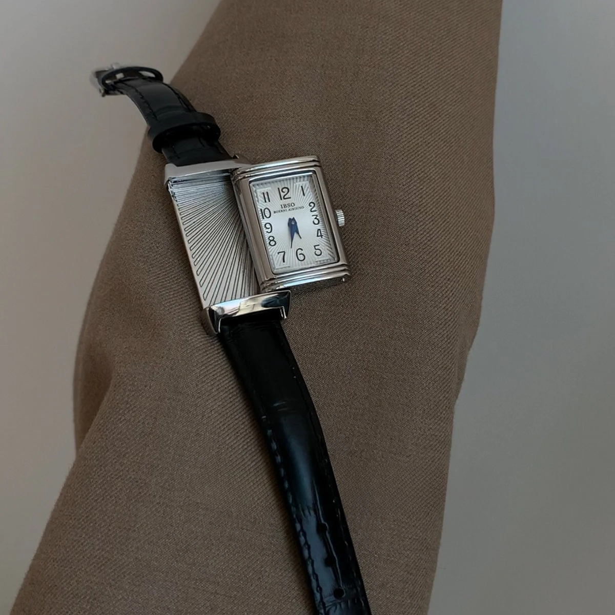 2025 Hot Sale Retro Niche Temperament Slide Design Leather Quartz Square Exquisite and Versatile Digital Watch 21mm 2025 Hot Sale Retro Niche Temperament Slide Design Leather Quartz Square Exquisite and Versatile Digital Watch 21mm
