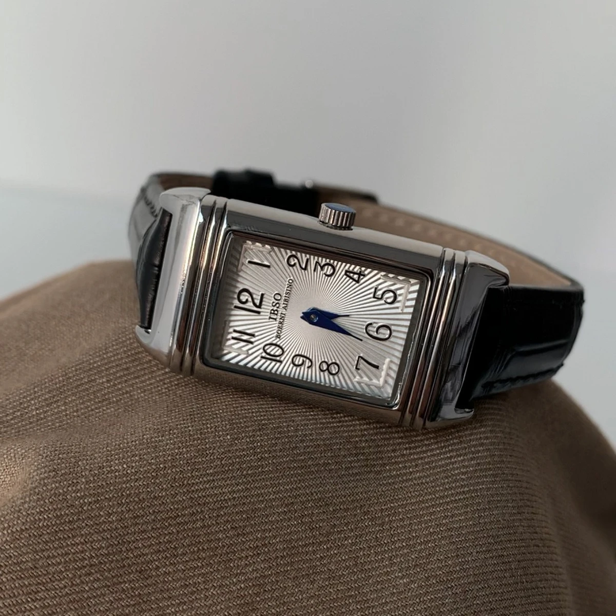 2025 Hot Sale Retro Niche Temperament Slide Design Leather Quartz Square Exquisite and Versatile Digital Watch 21mm 2025 Hot Sale Retro Niche Temperament Slide Design Leather Quartz Square Exquisite and Versatile Digital Watch 21mm