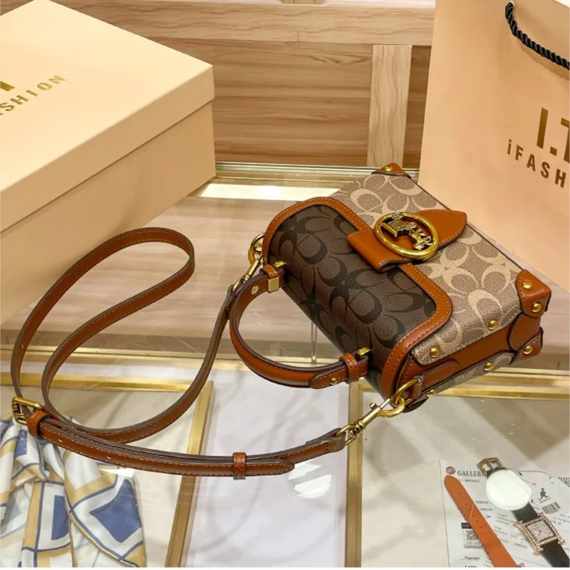 New minimalist and fashionable small handbag, contrasting color women’s bag, high-end carriage crossbody bag, portable box bag New minimalist and fashionable small handbag, contrasting color women's bag, high-end carriage crossbody bag, portable box bag