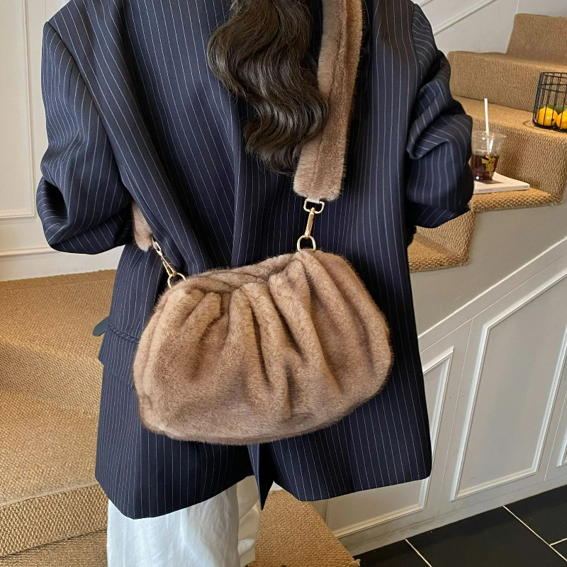 New Comfortable Versatile Texture Top Clutch Bag Women Winter Fluffy Cloud Crossbody Bag Retro Furry Commuting Storage Bag New Comfortable Versatile Texture Top Clutch Bag Women Winter Fluffy Cloud Crossbody Bag Retro Furry Commuting Storage Bag
