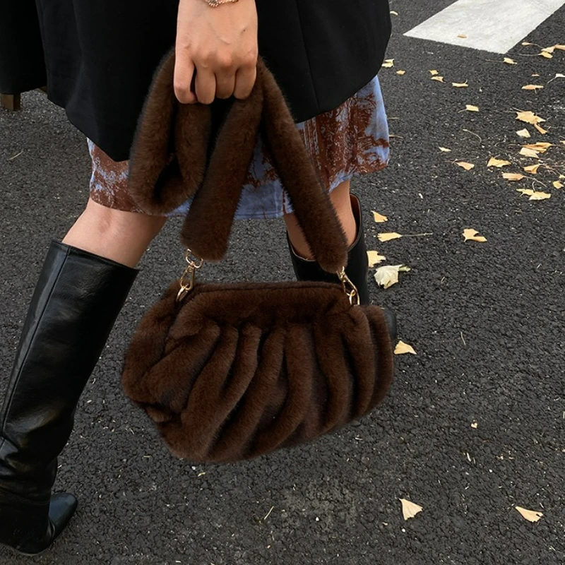 New Comfortable Versatile Texture Top Clutch Bag Women Winter Fluffy Cloud Crossbody Bag Retro Furry Commuting Storage Bag New Comfortable Versatile Texture Top Clutch Bag Women Winter Fluffy Cloud Crossbody Bag Retro Furry Commuting Storage Bag