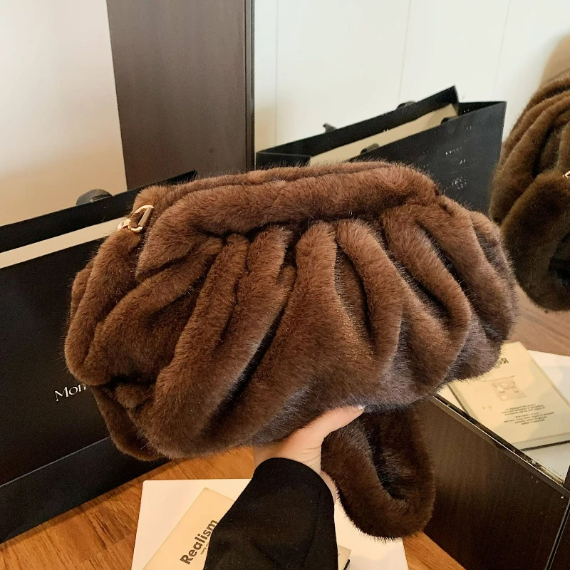 New Comfortable Versatile Texture Top Clutch Bag Women Winter Fluffy Cloud Crossbody Bag Retro Furry Commuting Storage Bag Soft furry women casual crossbody bag with zipper