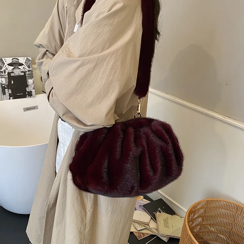 New Comfortable Versatile Texture Top Clutch Bag Women Winter Fluffy Cloud Crossbody Bag Retro Furry Commuting Storage Bag New Comfortable Versatile Texture Top Clutch Bag Women Winter Fluffy Cloud Crossbody Bag Retro Furry Commuting Storage Bag